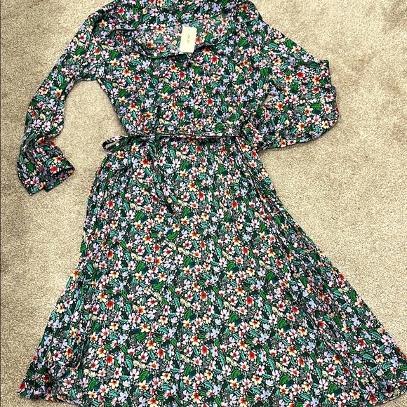 Dresses & Skirts - Floral Long Sleeve Dress